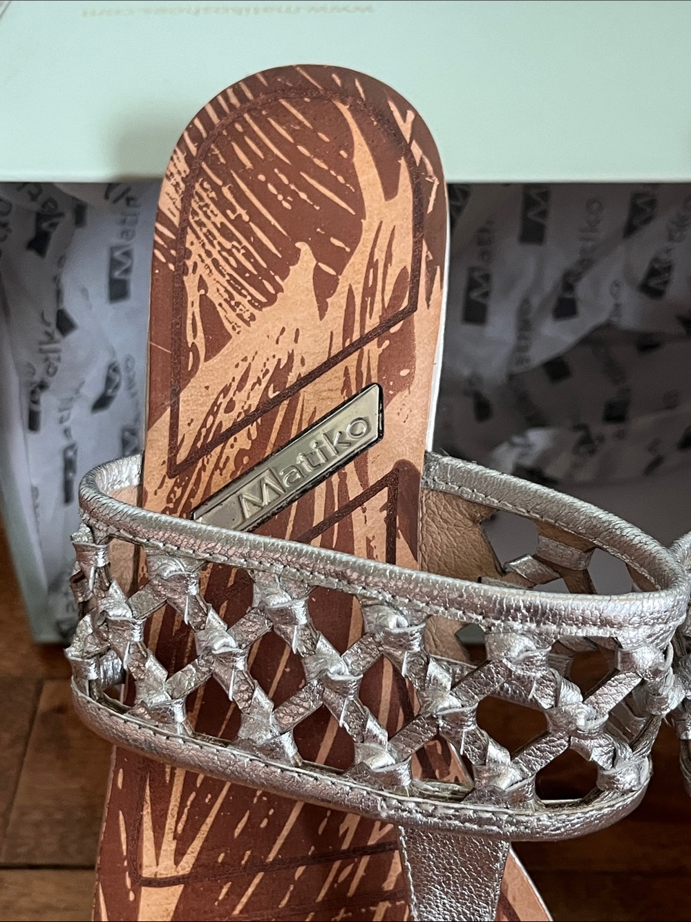 Matiko Fiona Silver Leather Woven Thong Sandals Women's Size 8.5 Boho - Picture 5 of 11